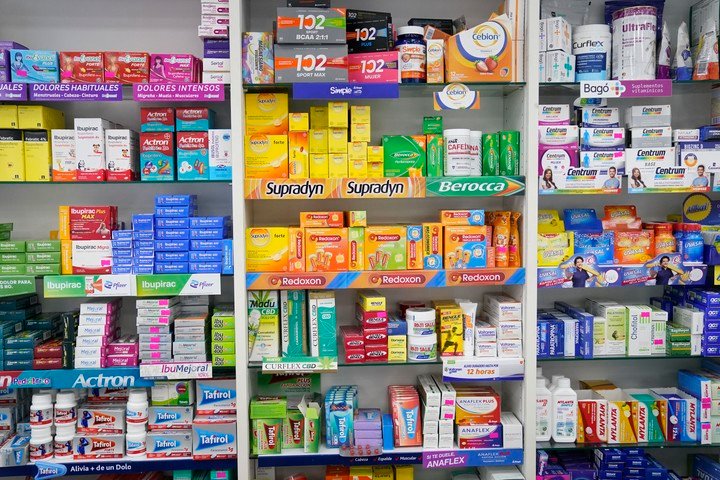 Farmacia con venta de medicamentos